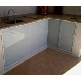 fechamento de pia de cozinha em vidro instalação Pontaporâ